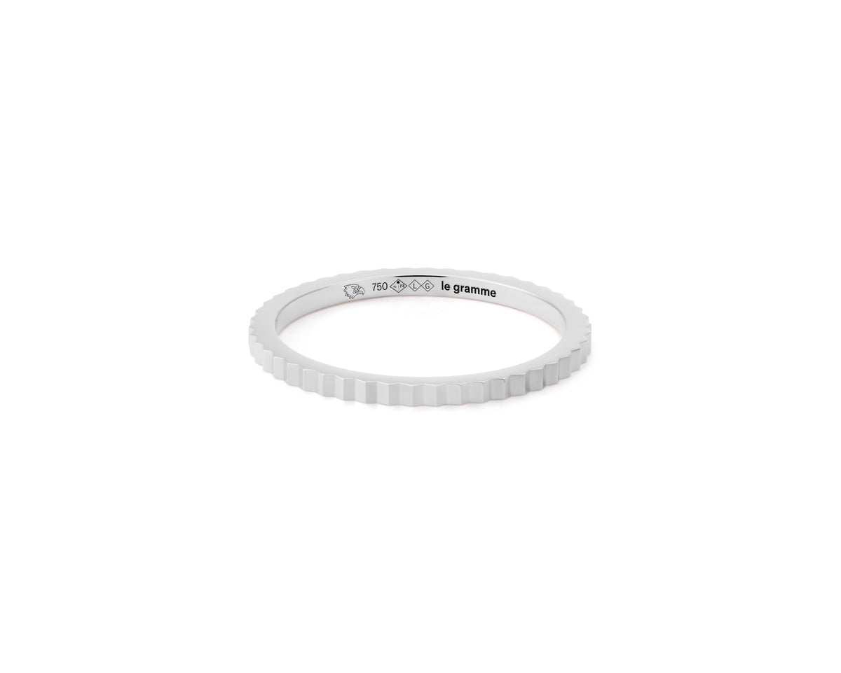 2g guilloche ribbon wedding ring